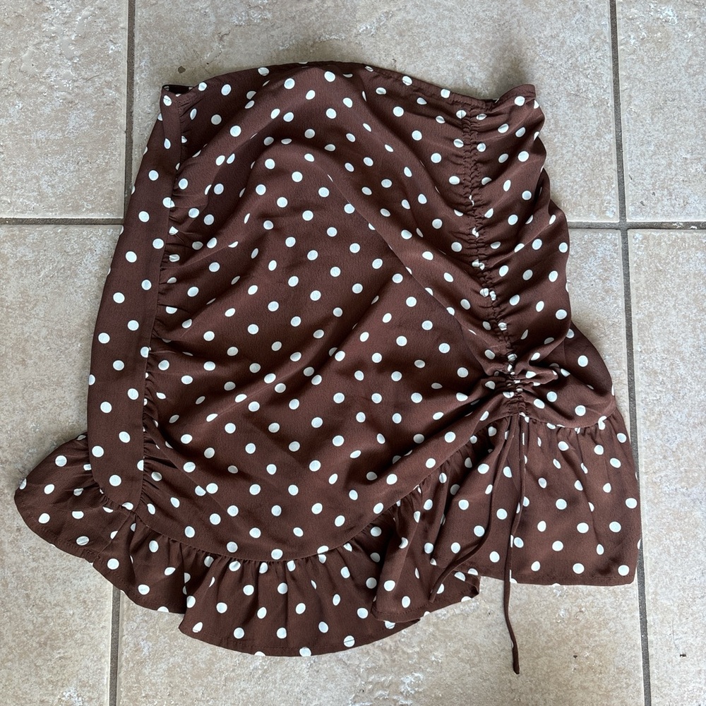 Francesca’s Size S, Brown Polka Dot Skirt. Zipper back . Waist no stretch
